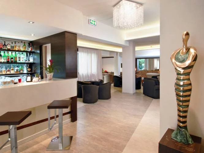 media.argentina-statua-gallery